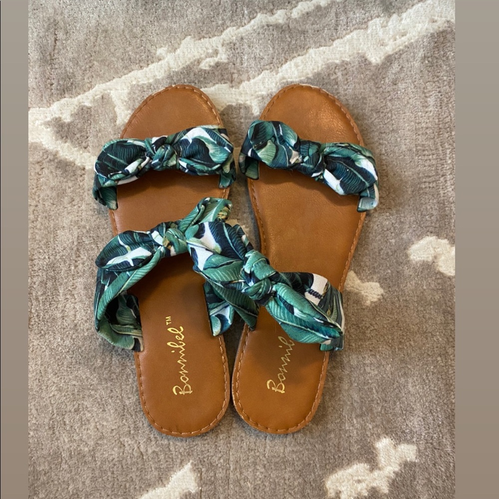 SUPER cute summer sandals